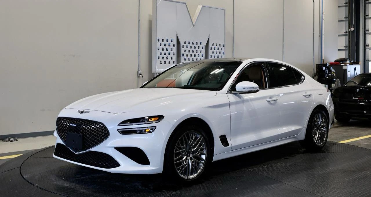 Genesis G70 2.0T AWD - SUNROOF| NAVI| CAMERA| BLINDSPOT| LANEK, снимка 2 - Автомобили и джипове - 53818636