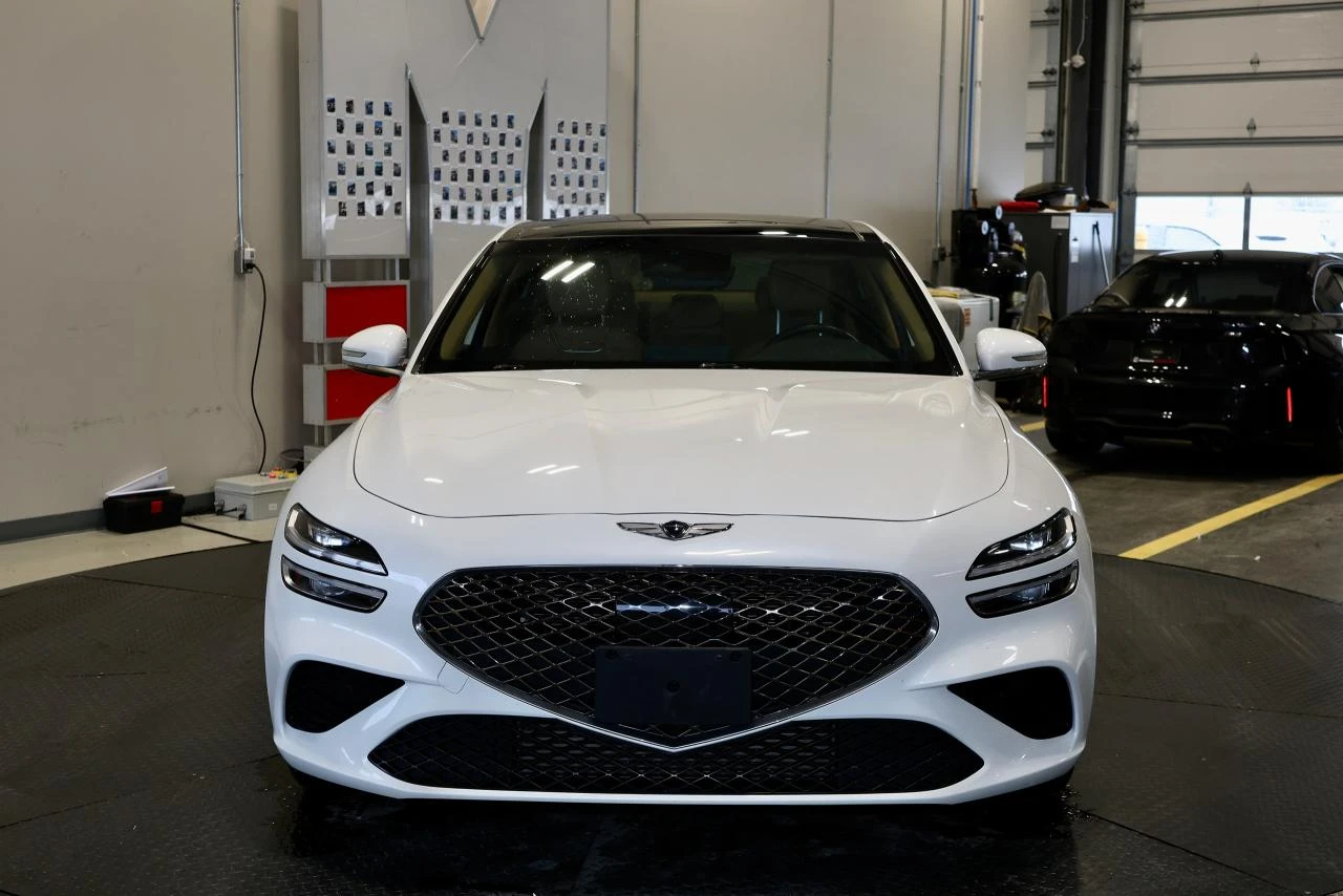 Genesis G70 2.0T AWD - SUNROOF| NAVI| CAMERA| BLINDSPOT| LANEK | Auto.bg — изображение 1