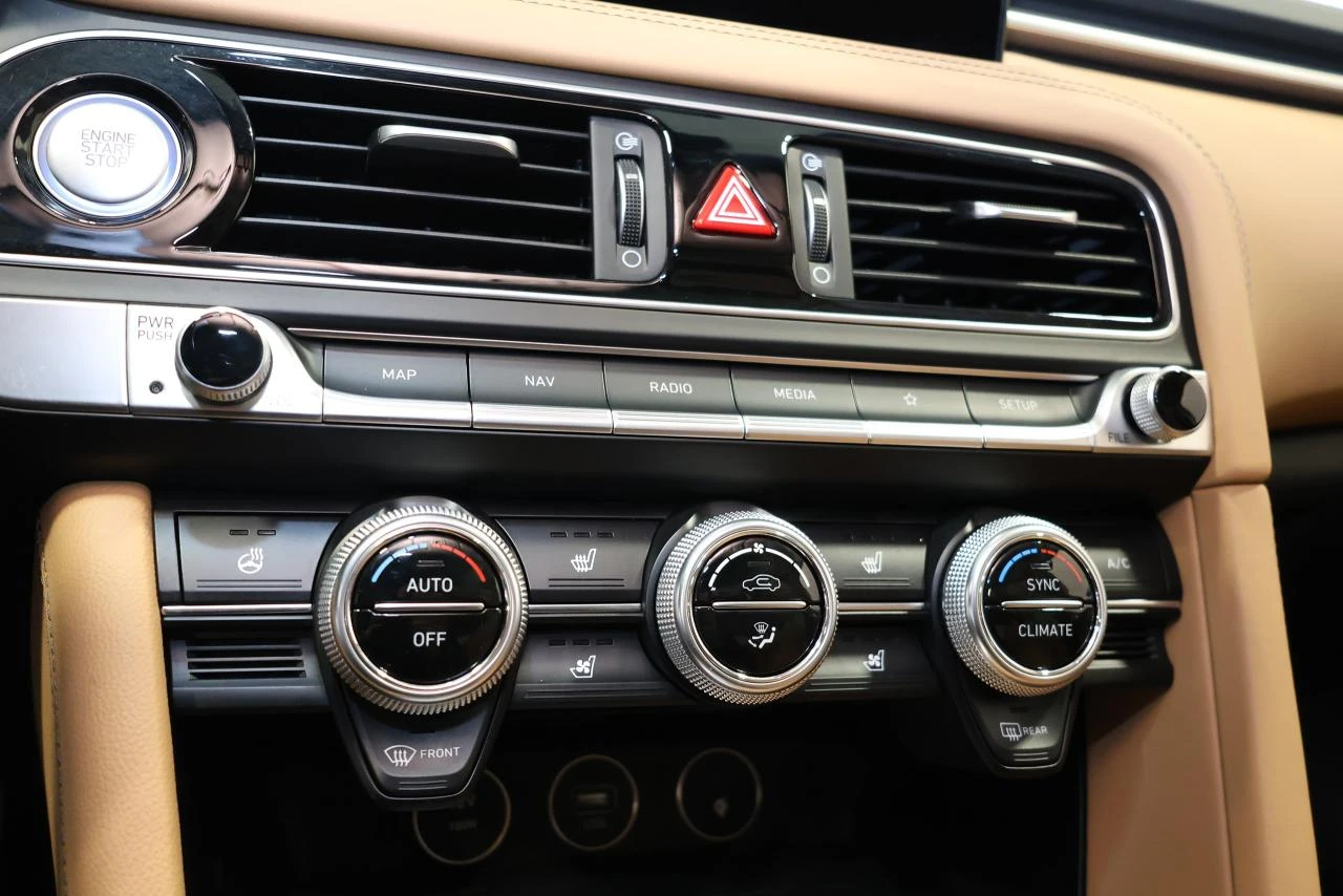 Genesis G70 2.0T AWD - SUNROOF| NAVI| CAMERA| BLINDSPOT| LANEK, снимка 16 - Автомобили и джипове - 53818636