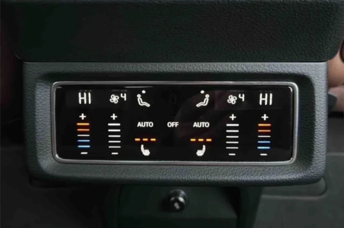 Audi E-Tron 55/Sportback/S-Line/Pano/Hud/360* /B&O, снимка 13 - Автомобили и джипове - 54163961