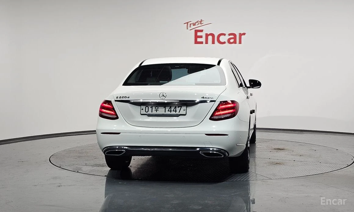 Mercedes-Benz E 220 E220d 4MATIC Exclusive, снимка 14 - Автомобили и джипове - 54479018