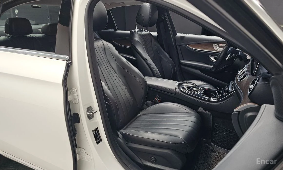 Mercedes-Benz E 220 E220d 4MATIC Exclusive, снимка 9 - Автомобили и джипове - 54479018