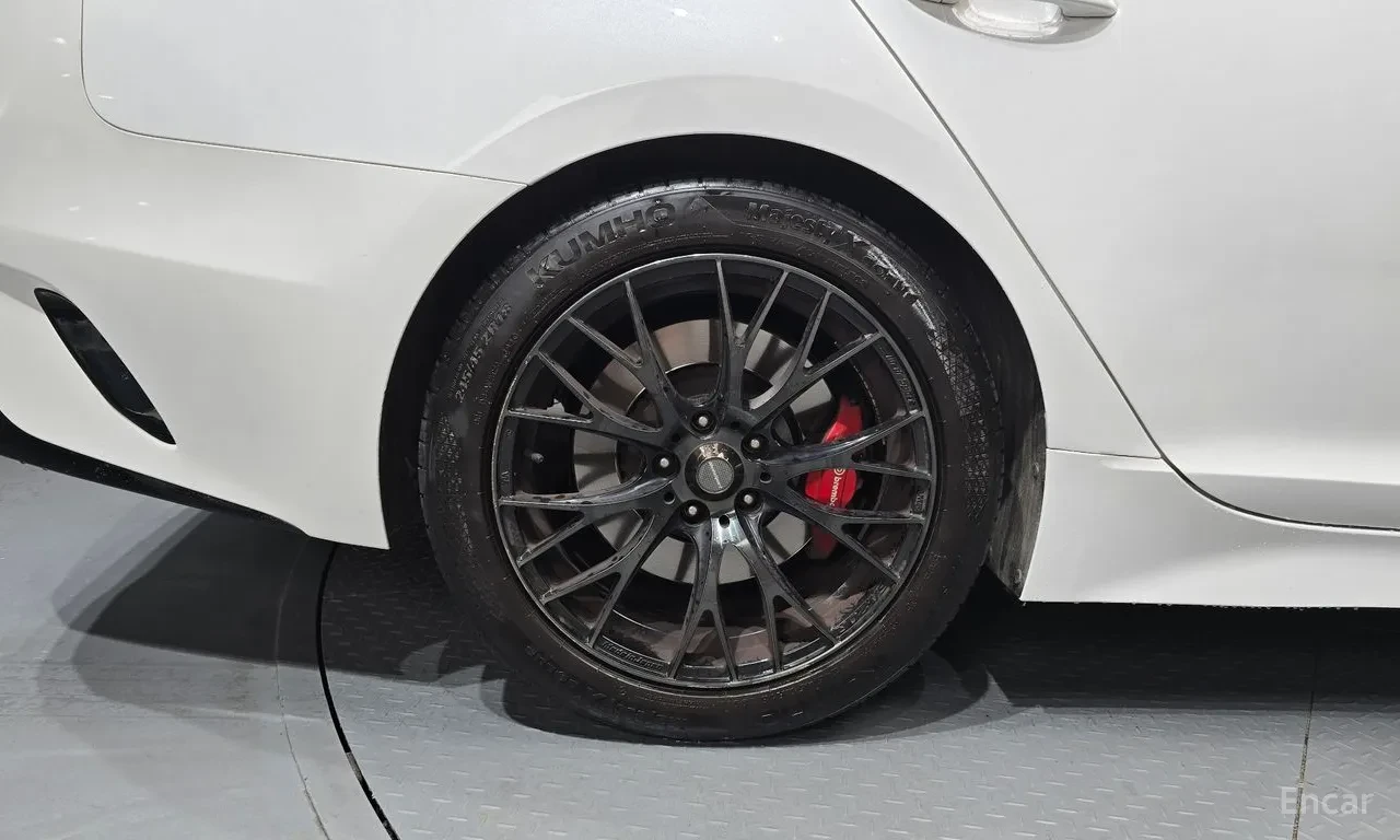 Kia Stinger 2.0 TURBO* ПОДГРЕВИ* ОБДУХ* КАМЕРА* LSD+ BREMBO, снимка 5 - Автомобили и джипове - 55224984