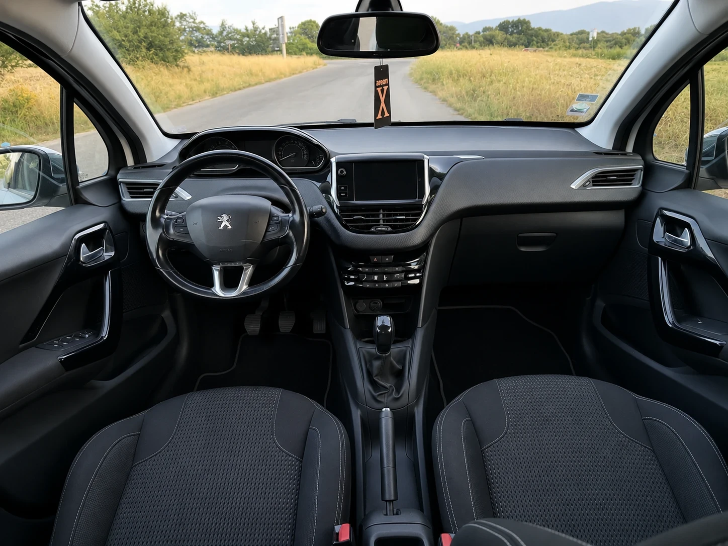 Peugeot 208, снимка 8 - Автомобили и джипове - 55408107