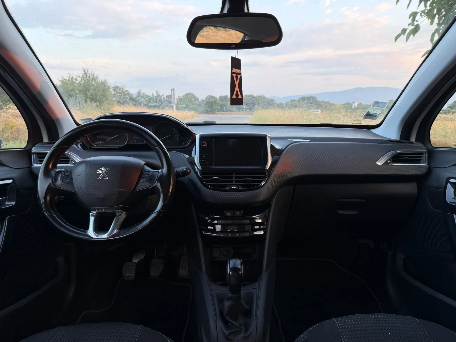 Peugeot 208, снимка 6 - Автомобили и джипове - 55408107