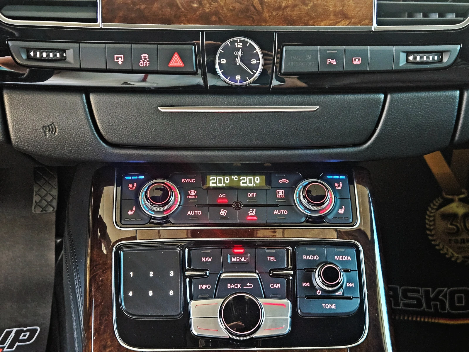 Audi A8 4.2TDI/BOSE/MAСАЖИ/ПОДГРЕВ/ОБДУХ/АМБИЕНТ/ПАМЕТ/LIZ, снимка 10 - Автомобили и джипове - 55727239