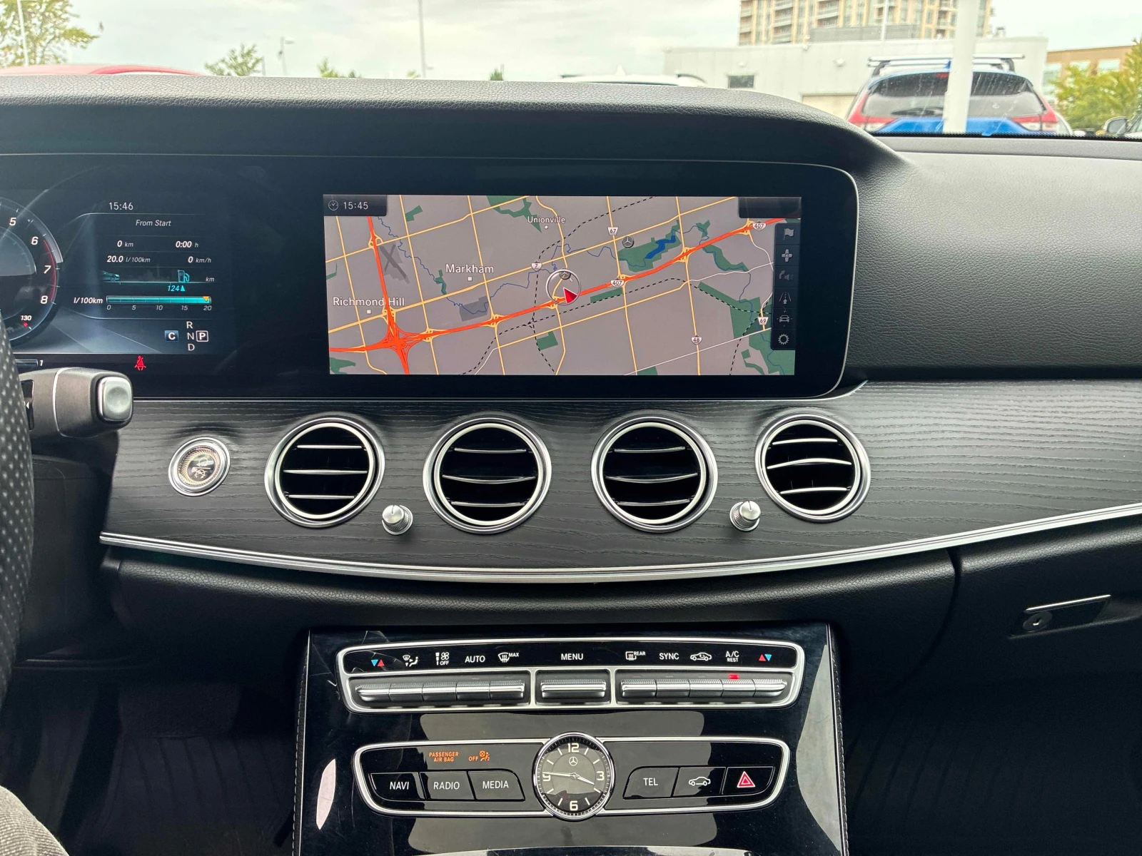Mercedes-Benz E 300 4MATIC * BURMESTER* 360 КАМЕРА* ПАНОРАМА* , снимка 9 - Автомобили и джипове - 56088647