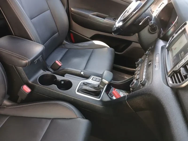 Kia Sportage  Diesel 1.7 2Wd Trendy, снимка 17 - Автомобили и джипове - 56118382