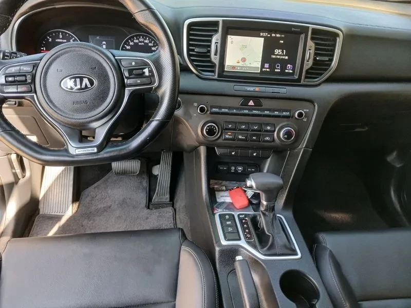 Kia Sportage  Diesel 1.7 2Wd Trendy, снимка 9 - Автомобили и джипове - 56118382