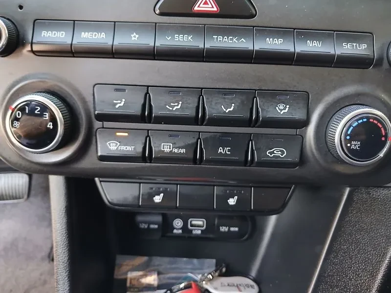 Kia Sportage  Diesel 1.7 2Wd Trendy, снимка 11 - Автомобили и джипове - 56118382