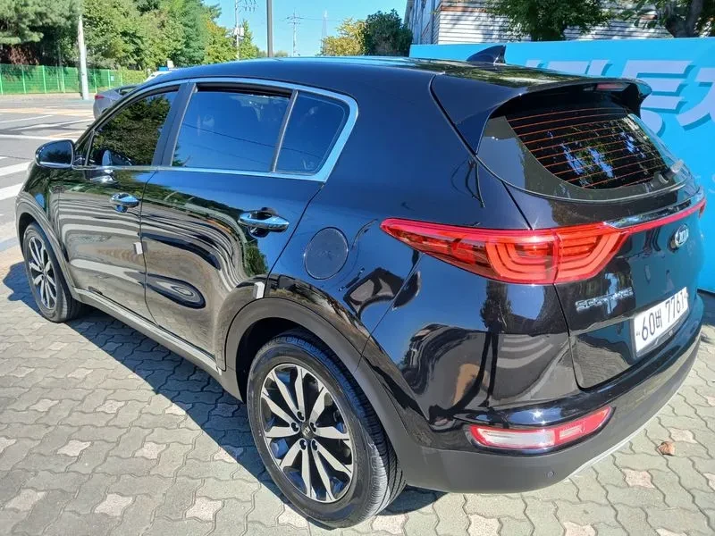 Kia Sportage  Diesel 1.7 2Wd Trendy, снимка 3 - Автомобили и джипове - 56118382