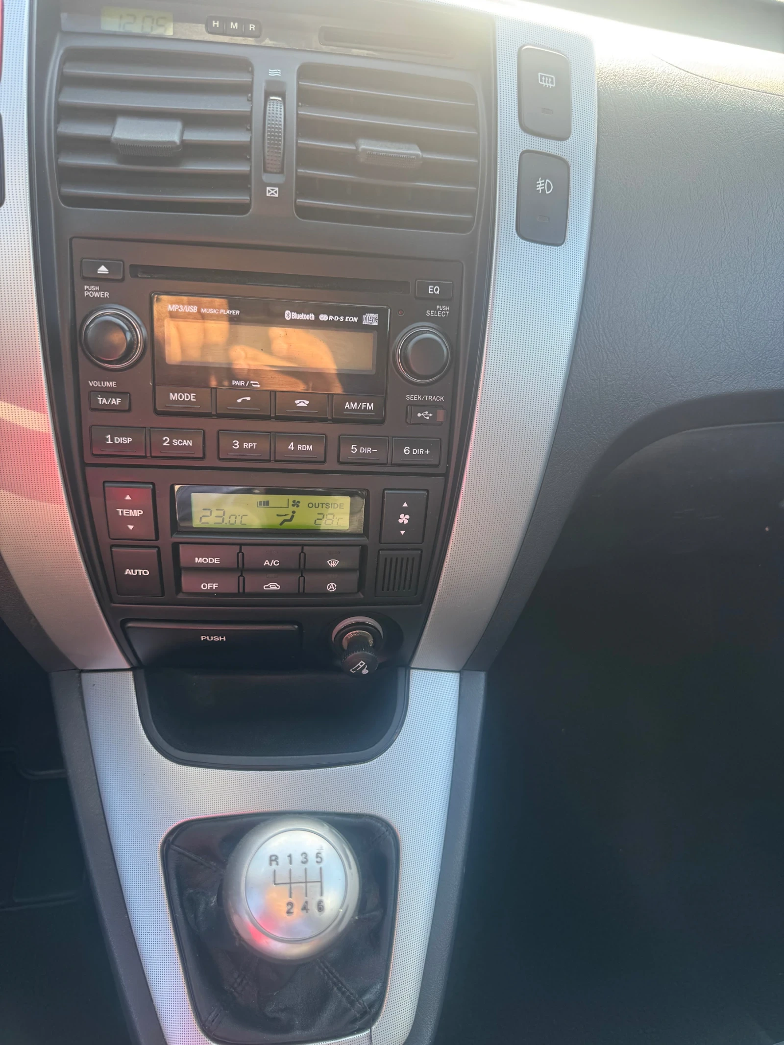 Hyundai Tucson 2.0 GRDI 4x4 6ck KLIMATR 157000km - изображение 6