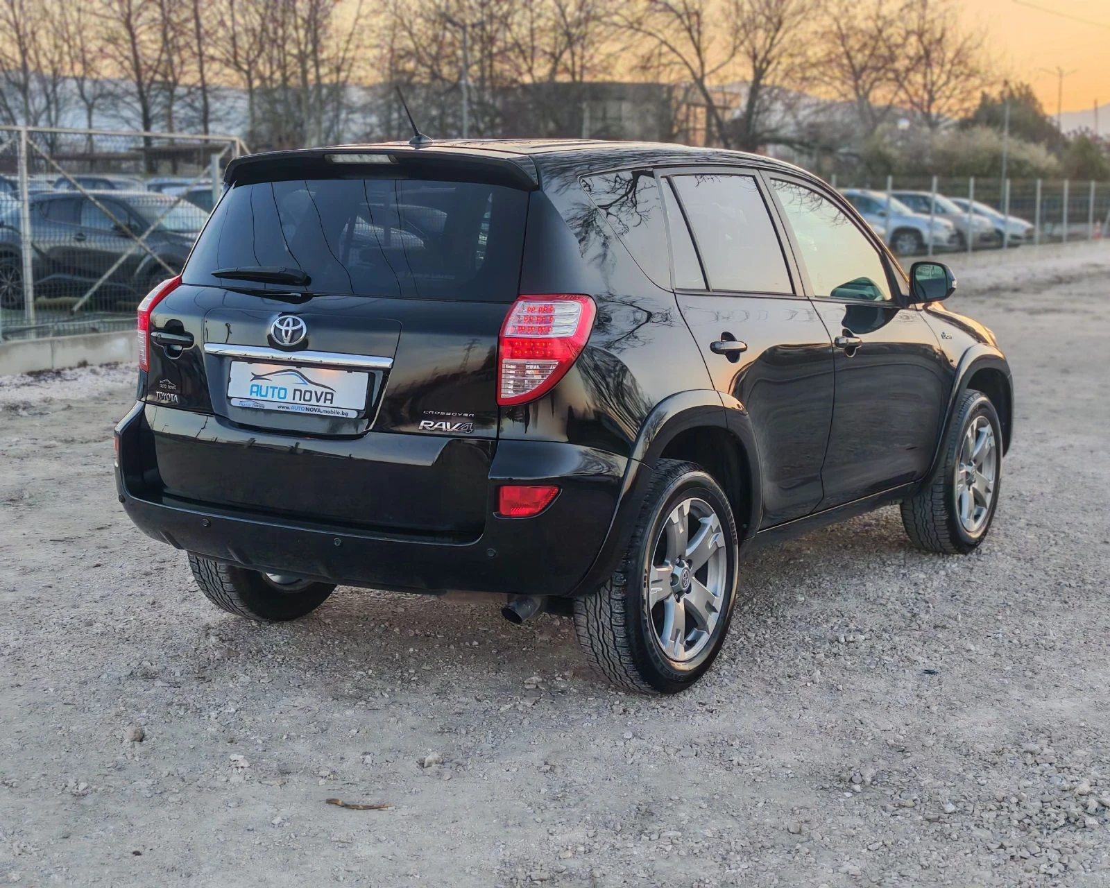 Toyota Rav4 2.2 ДИЗЕЛ 150 К.С. 4Х4! АВТОМАТИК !КОЖА! НОВА!, снимка 5 - Автомобили и джипове - 53803410