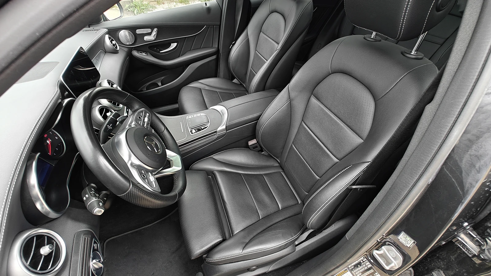 Mercedes-Benz GLC 300 AMG Pack* Pano* Burmester , снимка 12 - Автомобили и джипове - 54258834