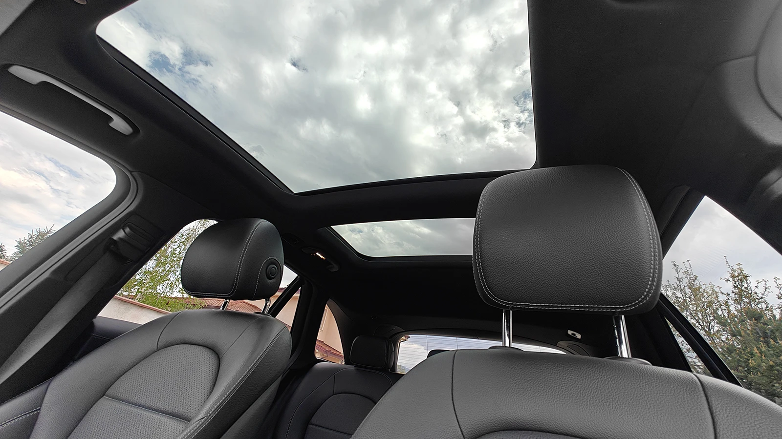 Mercedes-Benz GLC 300 AMG Pack* Pano* Burmester , снимка 16 - Автомобили и джипове - 54258834