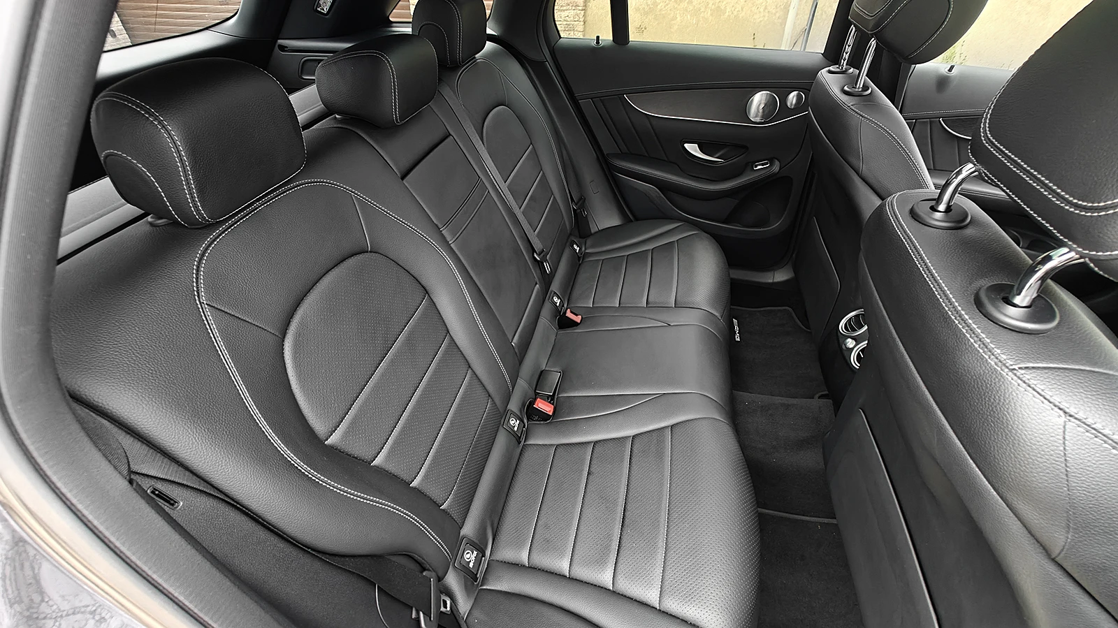 Mercedes-Benz GLC 300 AMG Pack* Pano* Burmester , снимка 15 - Автомобили и джипове - 54258834