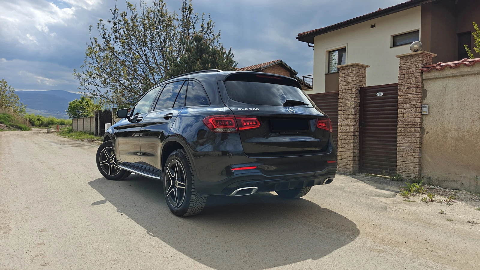 Mercedes-Benz GLC 300 AMG Pack* Pano* Burmester , снимка 4 - Автомобили и джипове - 54258834