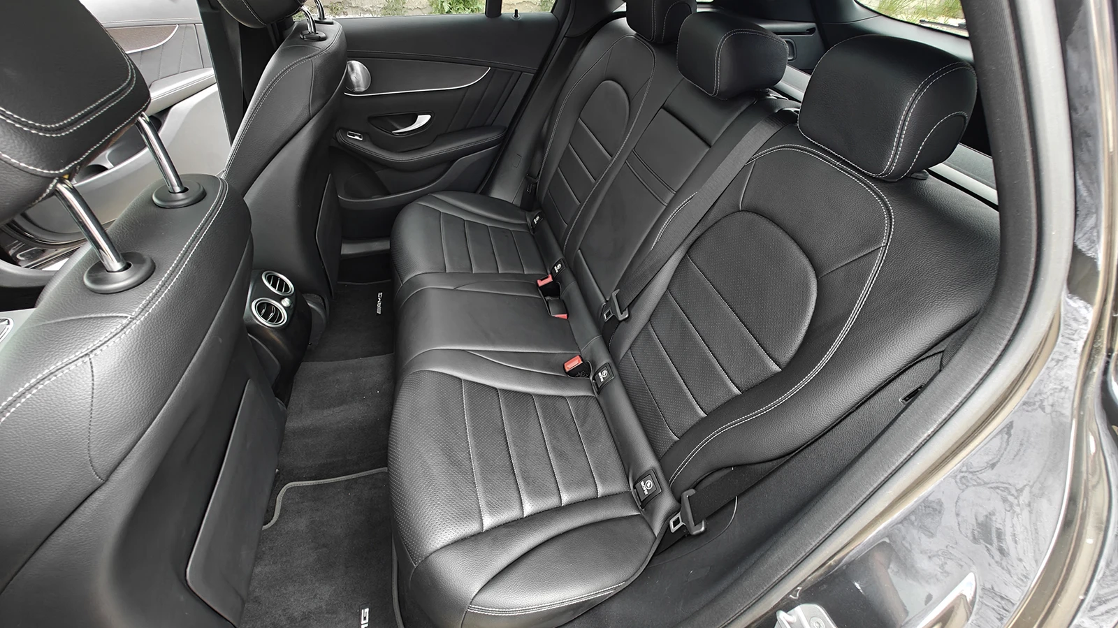 Mercedes-Benz GLC 300 AMG Pack* Pano* Burmester , снимка 14 - Автомобили и джипове - 54258834