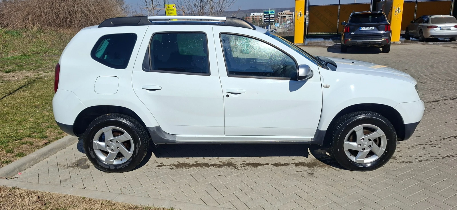 Dacia Duster 1.5 DCI, снимка 4 - Автомобили и джипове - 54523342