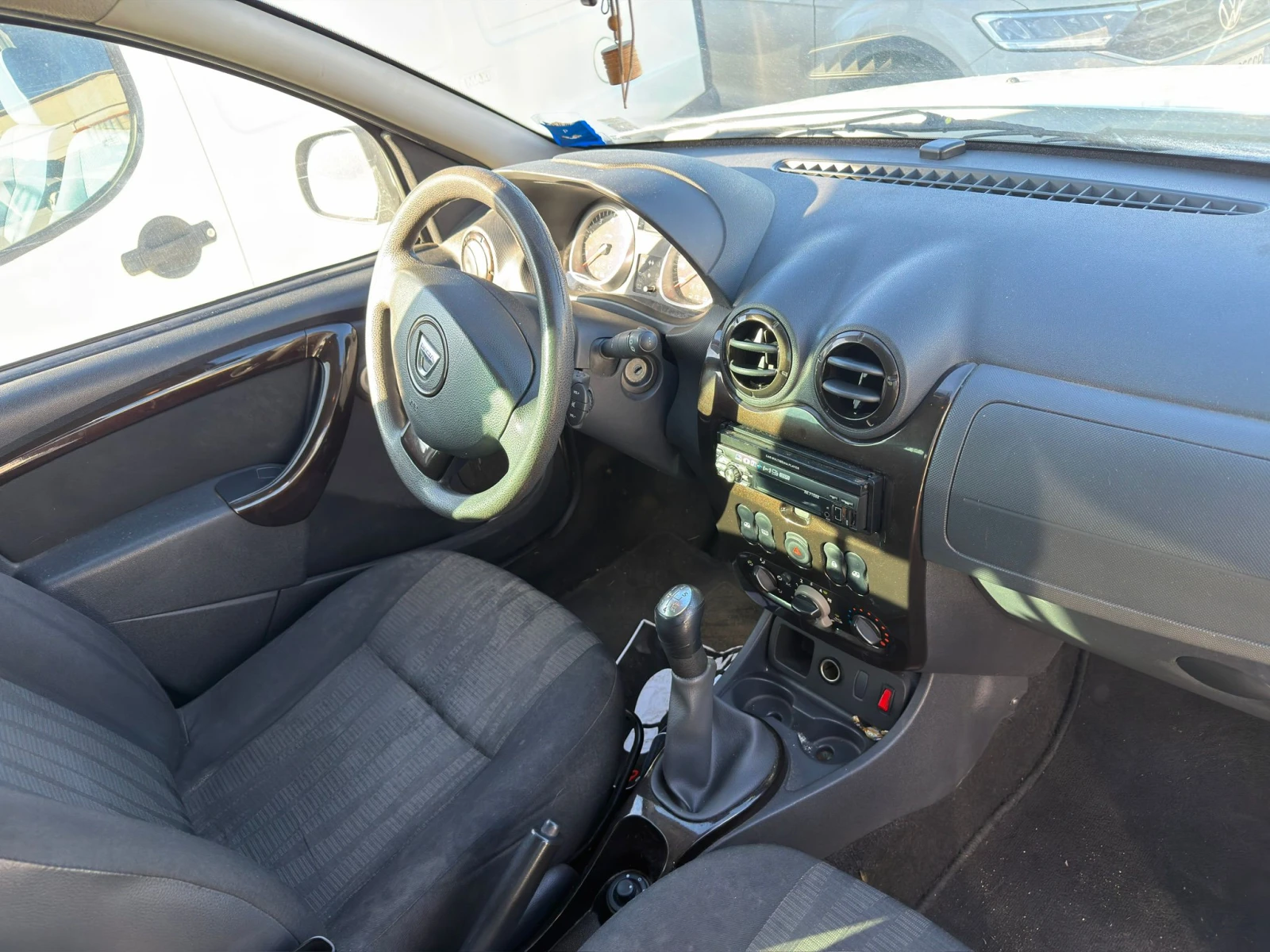 Dacia Duster 1.5 DCI, снимка 10 - Автомобили и джипове - 54523342