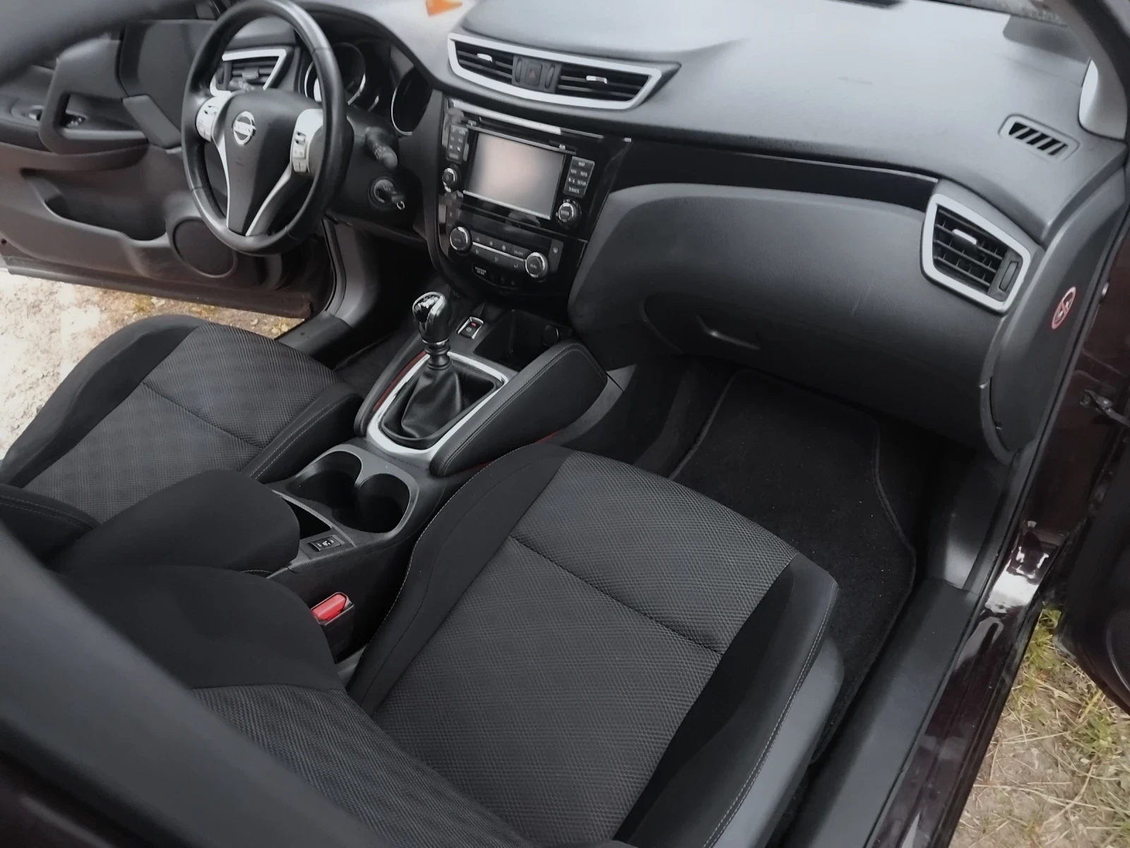 Nissan Qashqai 1.2 ТЮВ до 2028г., снимка 10 - Автомобили и джипове - 54802057