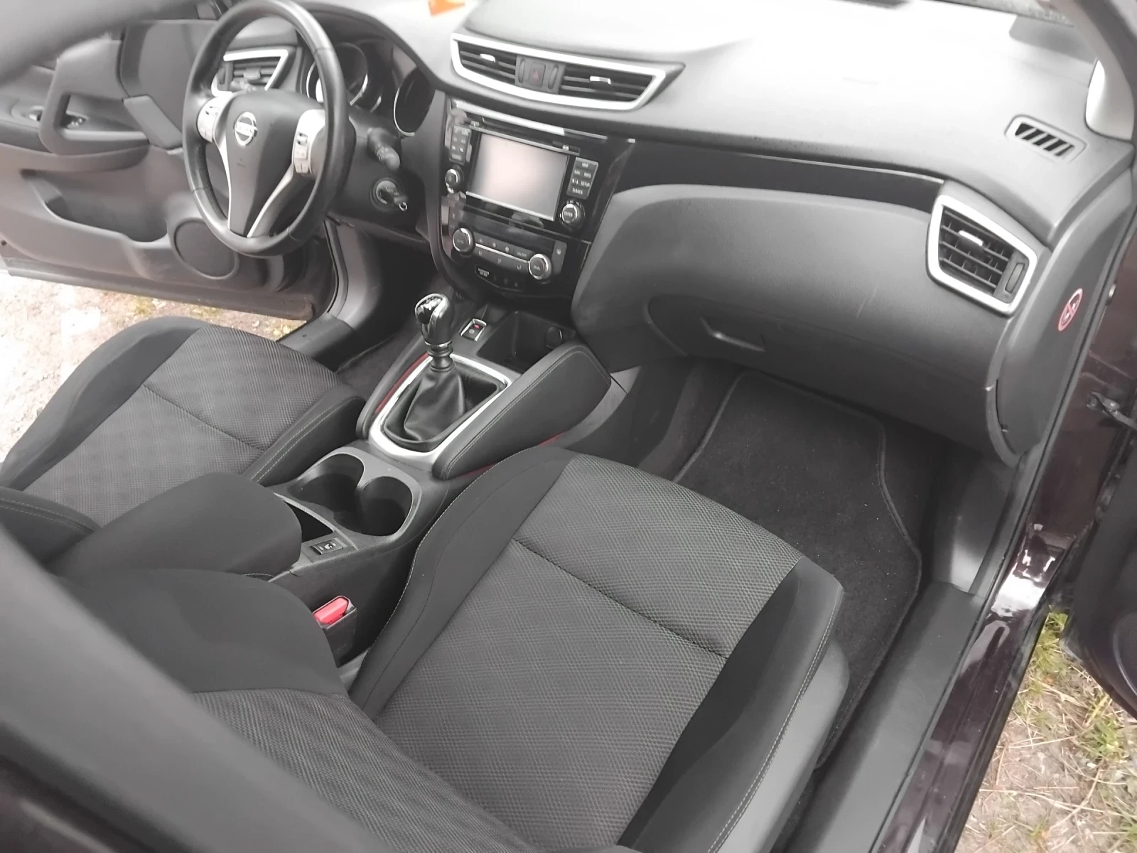 Nissan Qashqai 1.2 ТЮВ до 2028г., снимка 9 - Автомобили и джипове - 54575090