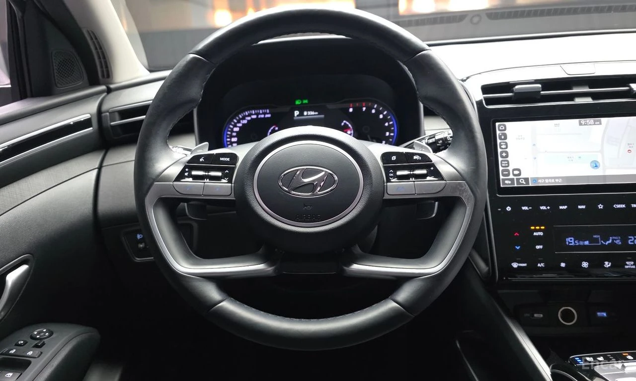 Hyundai Tucson 1.6 Turbo Premium 4x4* ПОДГРЕВ* ОБДУХВАНЕ* КАМЕРА*, снимка 9 - Автомобили и джипове - 55051043