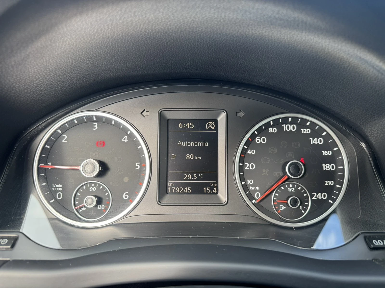 VW Tiguan 2.0 TDI-110 k.s.-ПЕРФЕКТЕН, снимка 8 - Автомобили и джипове - 55194812