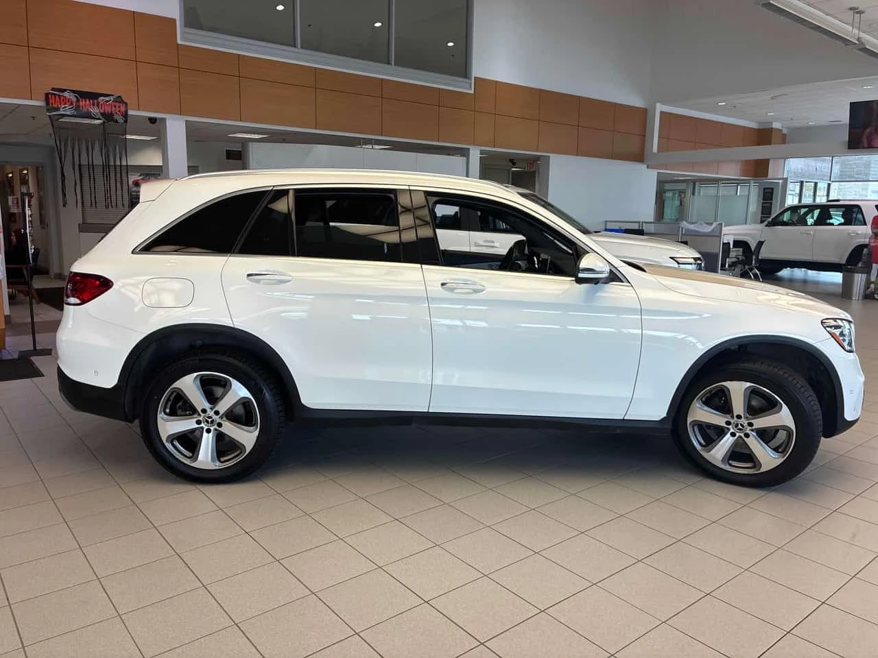 Mercedes-Benz GLC 300 4MATIC | CARFAX | ��� ��������� | Mobile.bg � ����������� 4