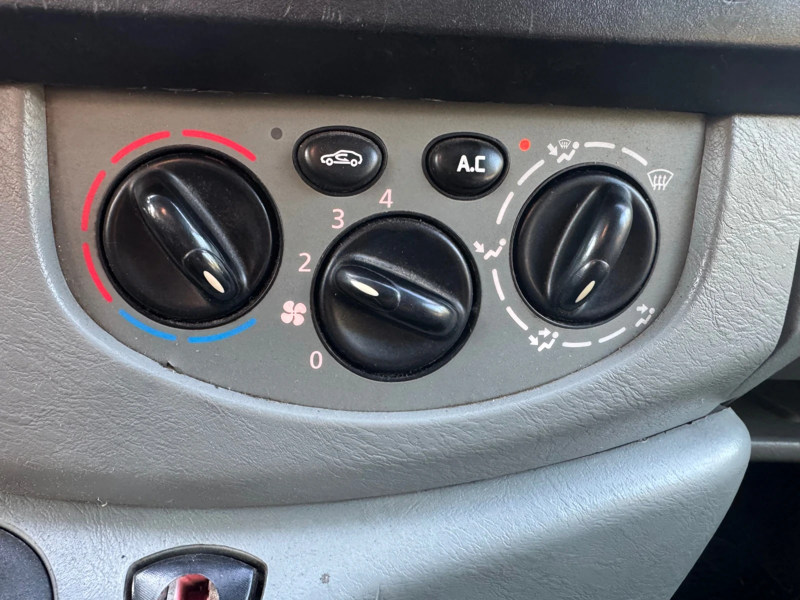 Renault Trafic 2.0DCi Климатик, снимка 14 - Бусове и автобуси - 51694599