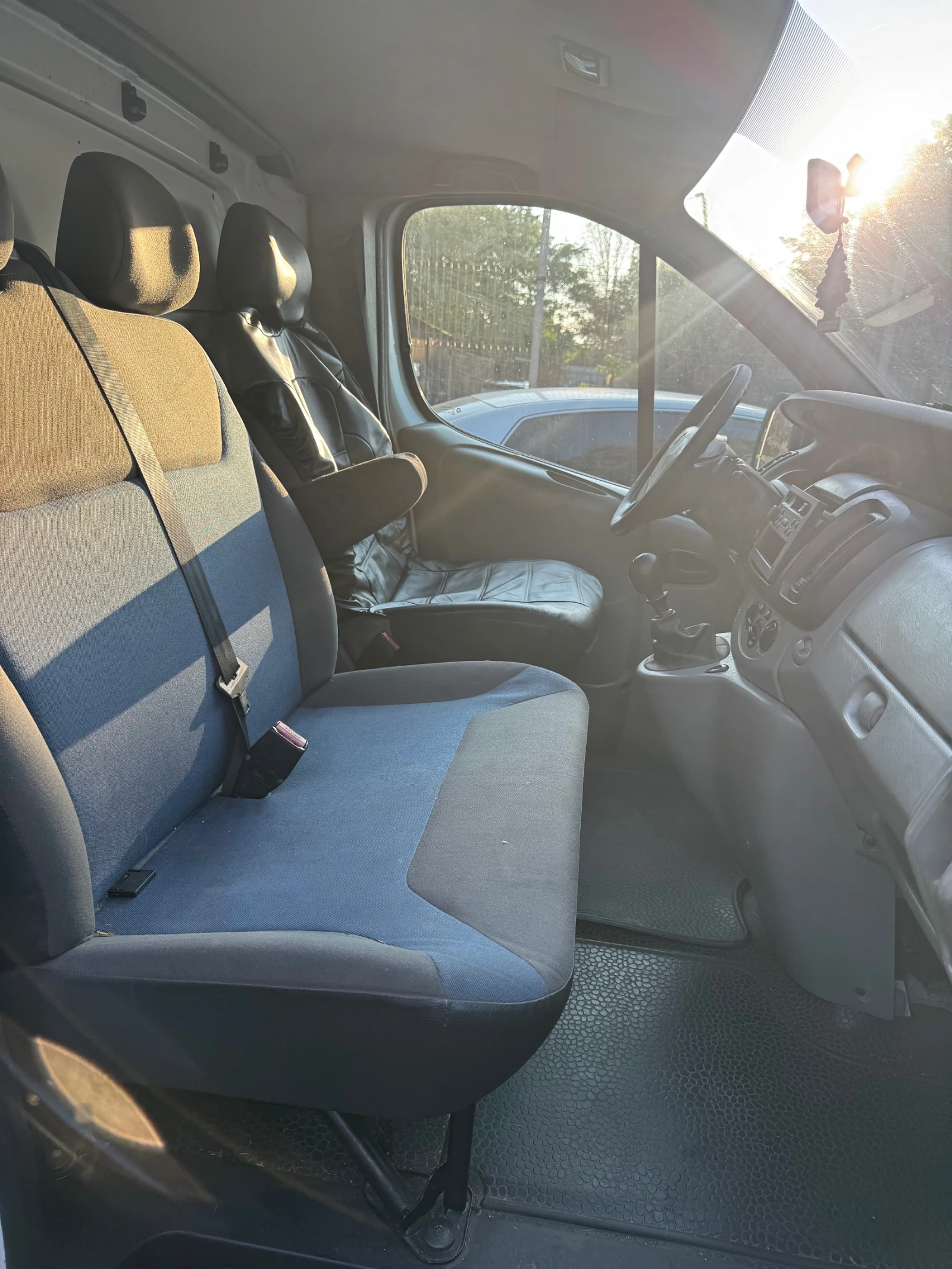 Renault Trafic 2.0DCi Климатик, снимка 12 - Бусове и автобуси - 51694599
