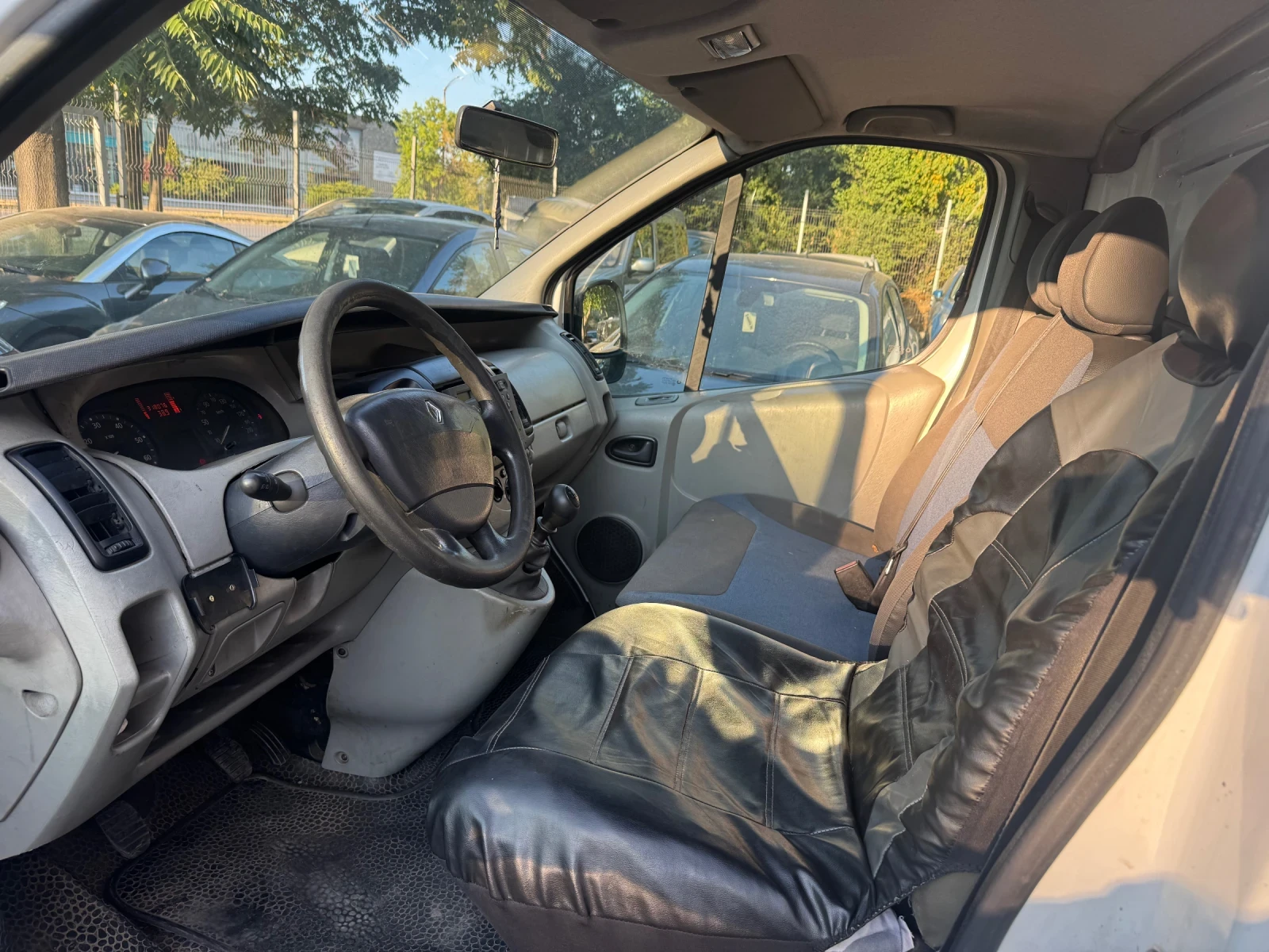 Renault Trafic 2.0DCi Климатик, снимка 9 - Бусове и автобуси - 51694599