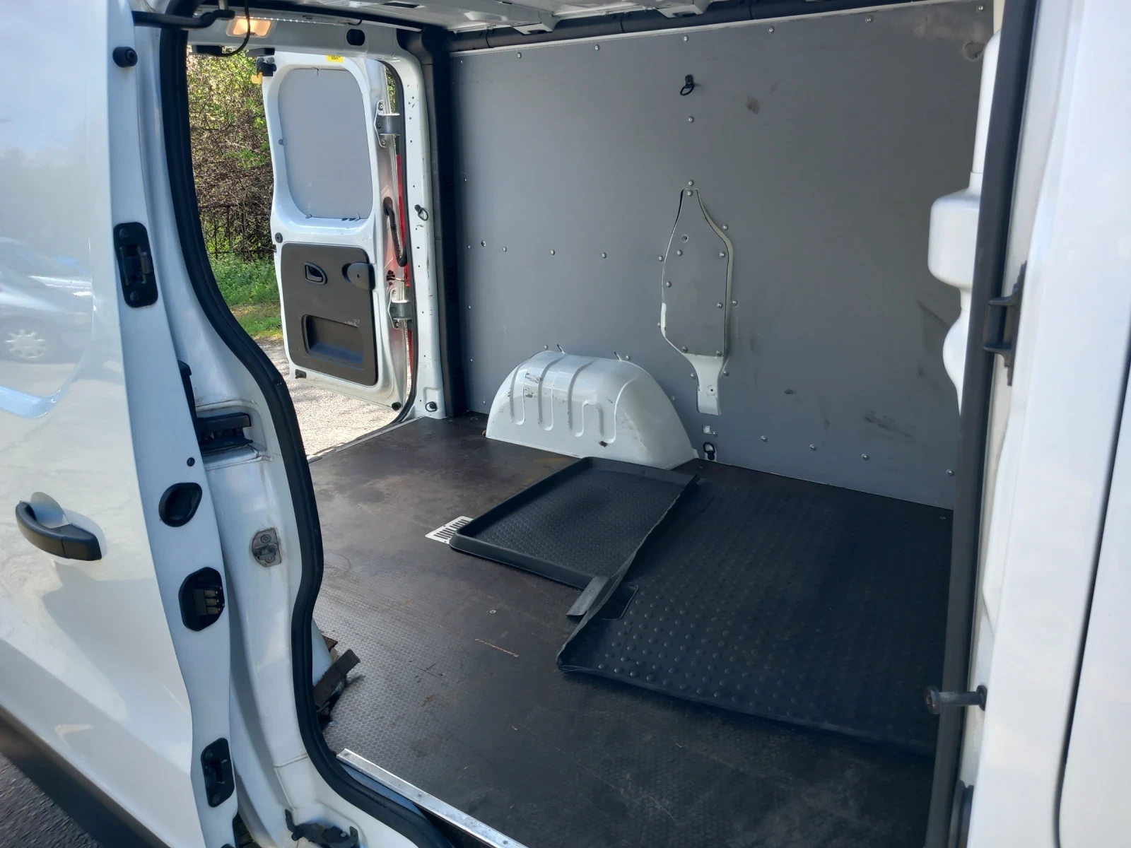 Renault Trafic 1.6 DCI, снимка 13 - Бусове и автобуси - 54254036