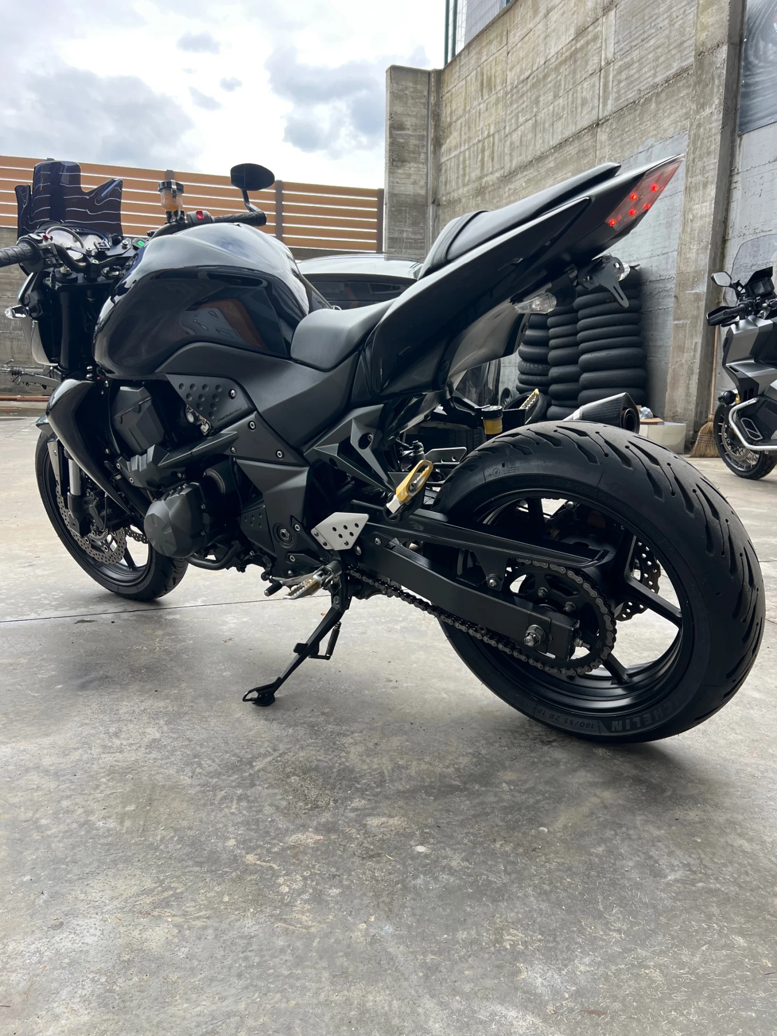 Kawasaki Z Z 750R 2010 - изображение 5