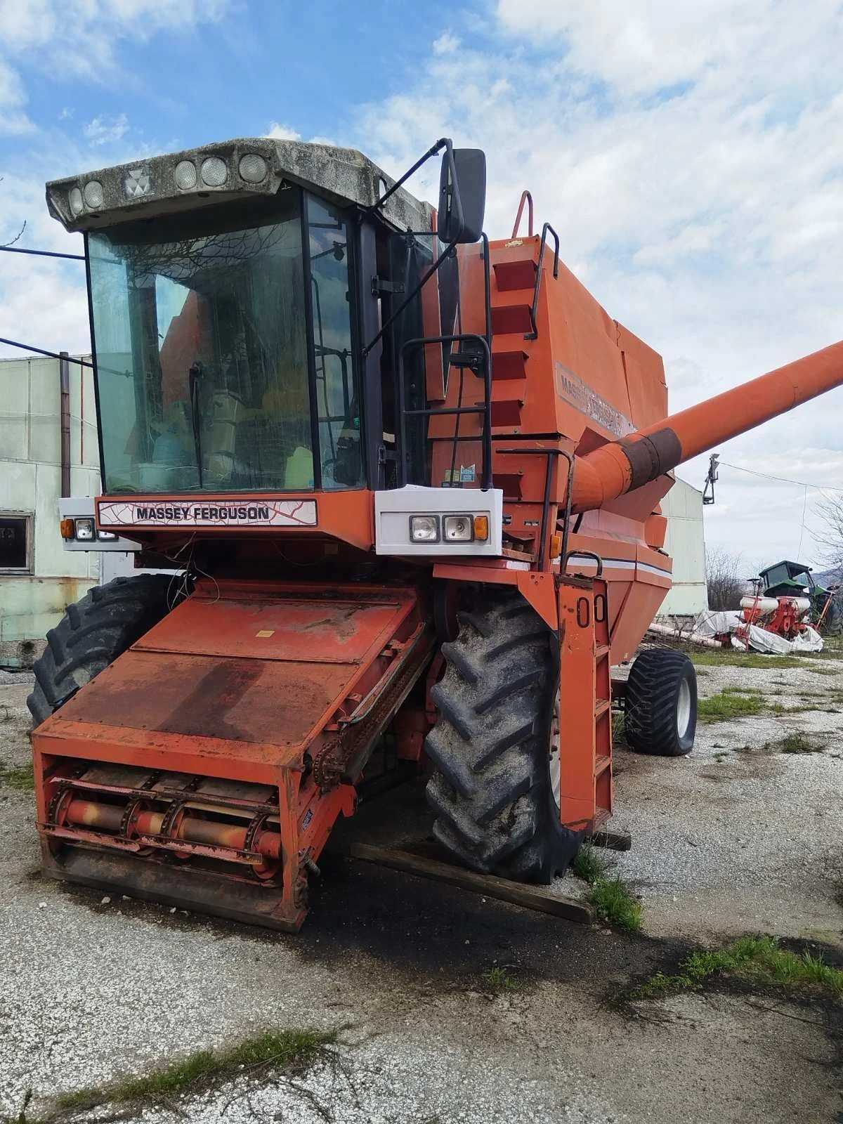 Комбайн Massey Ferguson 38, снимка 2 - Селскостопанска техника - 55739504