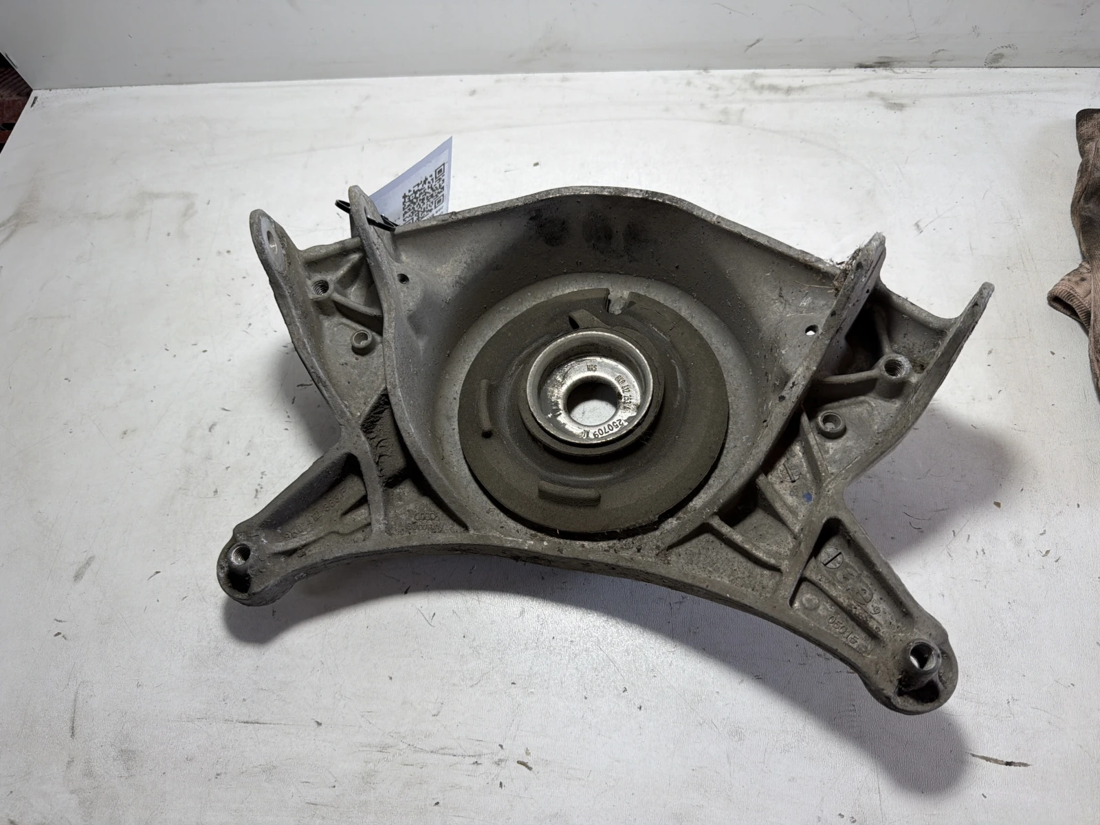 шапка амортисьор преден ляв 8K0412383F Audi A4