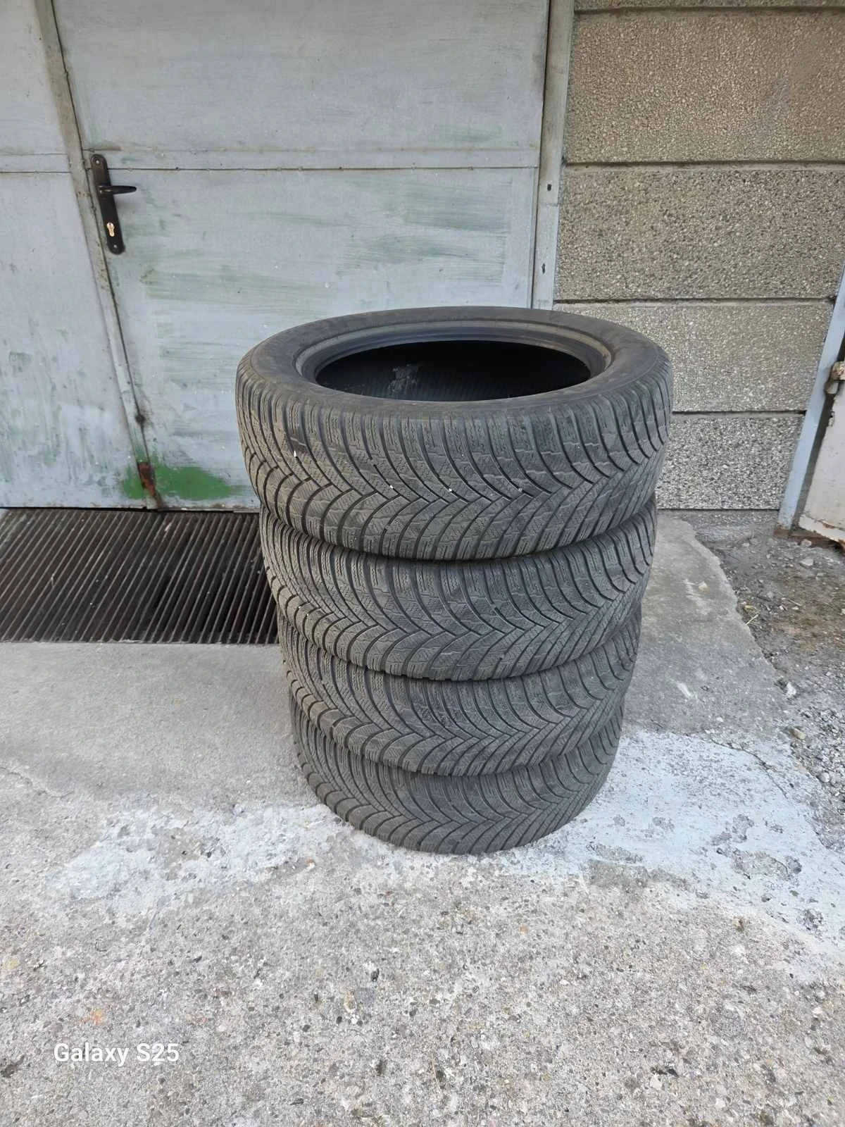 Гуми Зимни 225/60R18