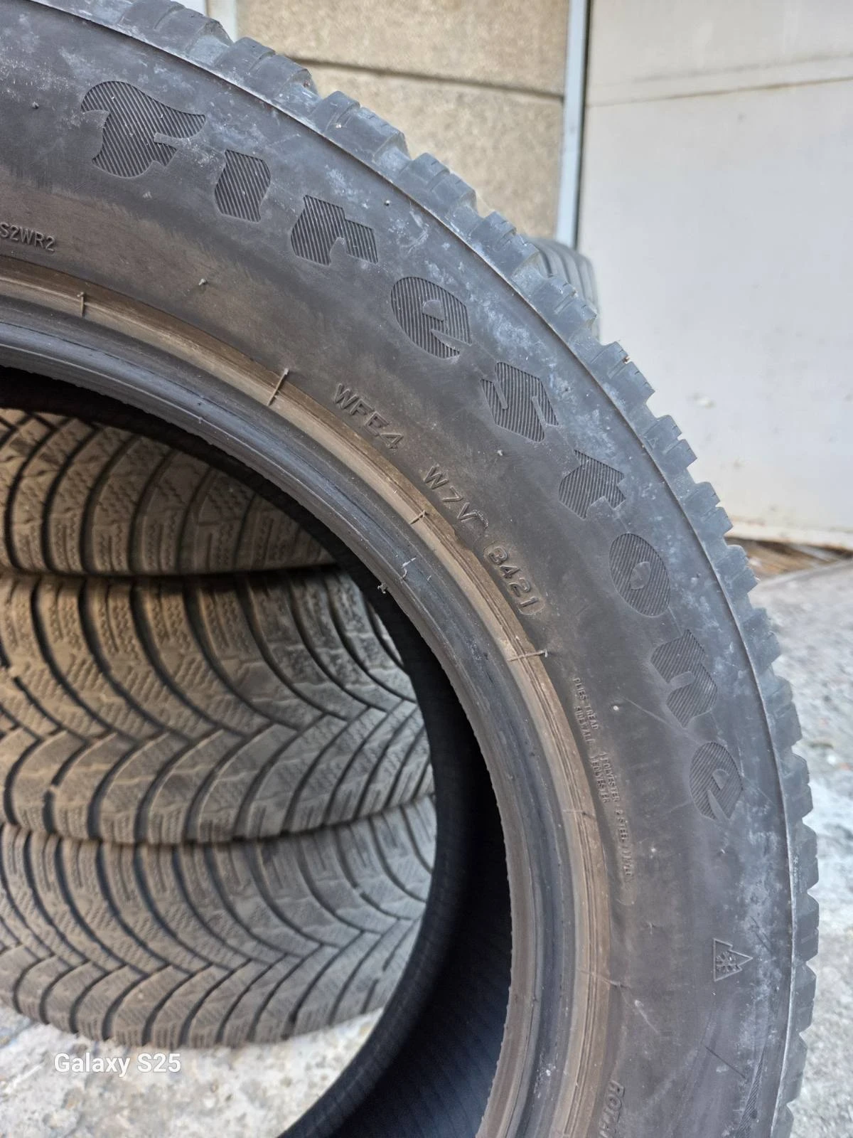 Гуми Зимни 225/60R18, снимка 3 - Гуми и джанти - 55705482
