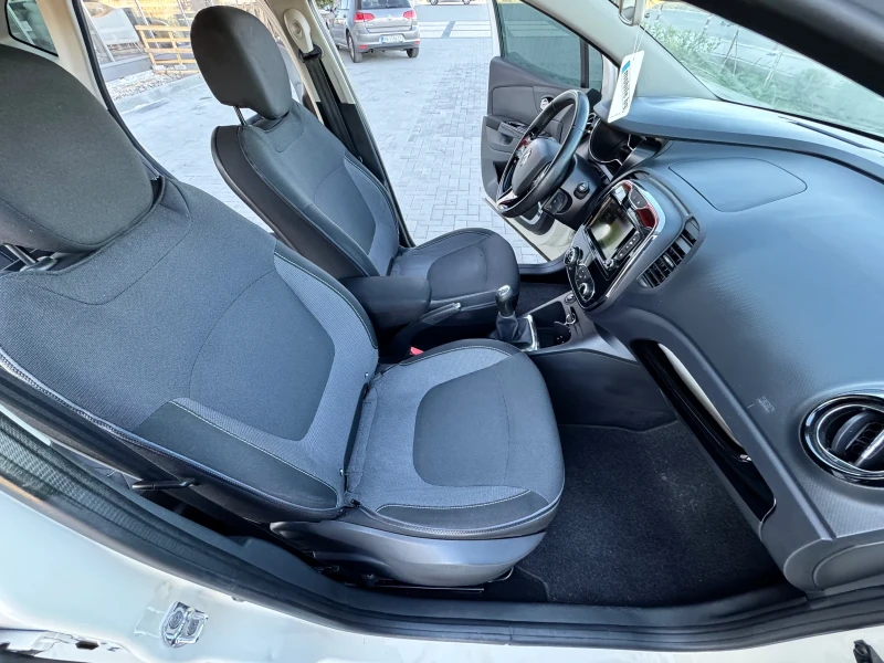 Renault Captur 0.9 INTENSE / KEYLESS / NAVI / PARKTRONIC / LED, снимка 10 - Автомобили и джипове - 44977961