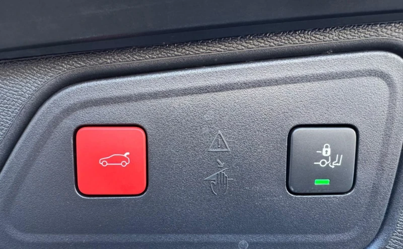 Peugeot 3008 GT/MHEV/136/LED/ACC/CAM/NAVI/333v, снимка 8 - Автомобили и джипове - 50097494