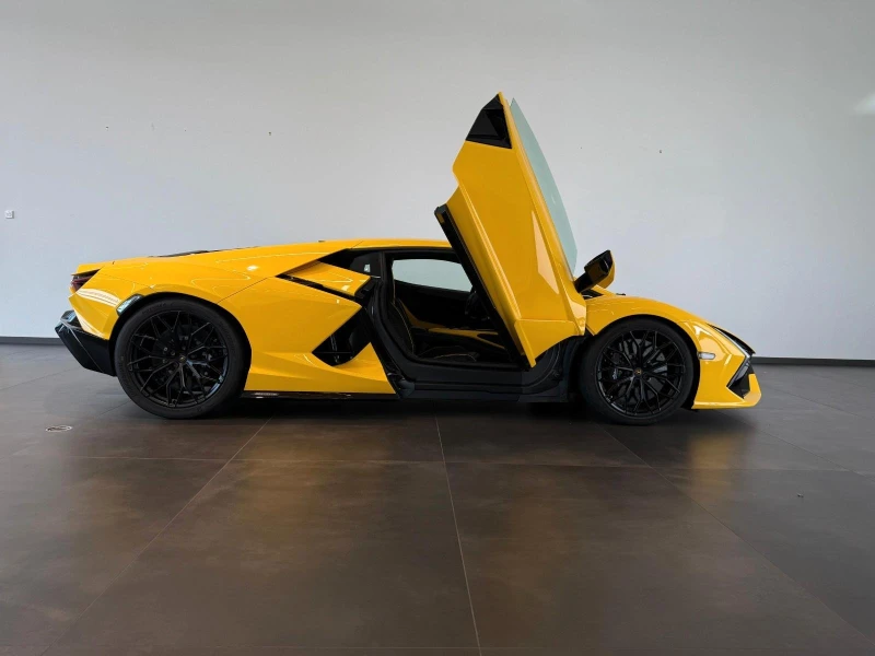 Lamborghini Revuelto 6.5 V12 HPEV/CARBON/CERAMIC/STYLE/360/, снимка 7 - Автомобили и джипове - 51691687
