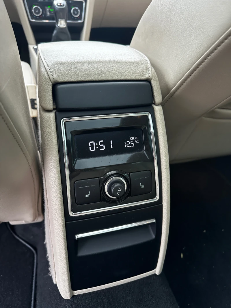 Skoda Superb 2.0TDI 4x4, снимка 9 - Автомобили и джипове - 52382401