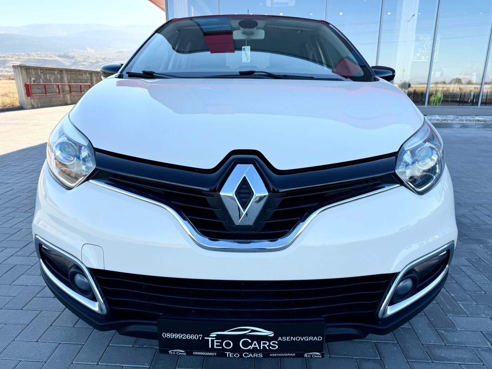 Renault Captur 0.9 INTENSE / KEYLESS / NAVI / PARKTRONIC / LED - изображение 2