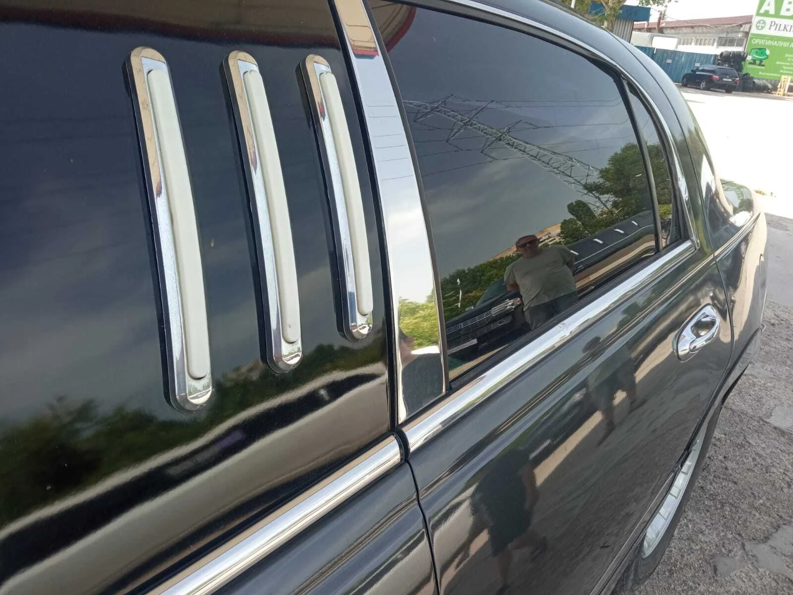 Lincoln Town car 70-inch Stretch Limousine by Royale - изображение 9