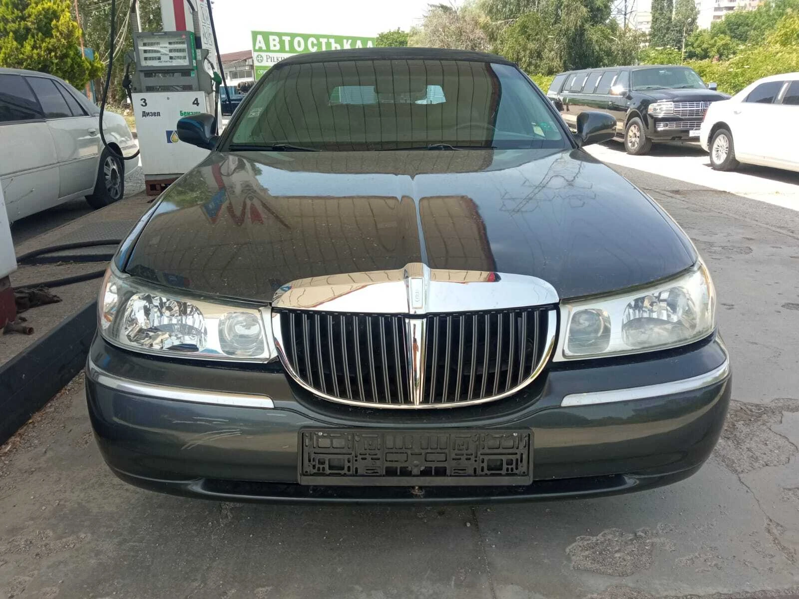 Lincoln Town car 70-inch Stretch Limousine by Royale - изображение 4