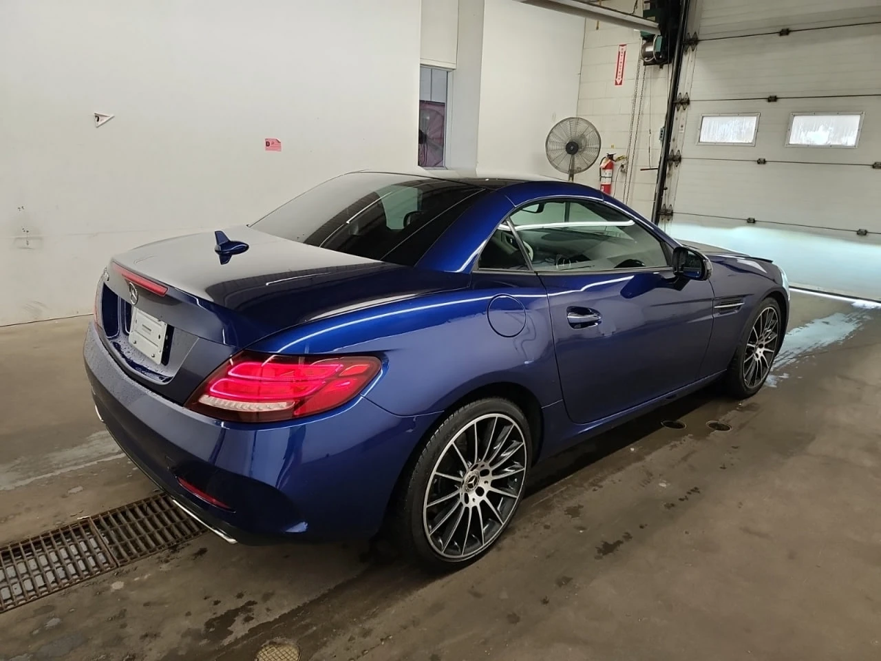 Mercedes-Benz SLC * CARFAX * АВТО КРЕДИТ * ЦЕНА ДО БГ! - изображение 4