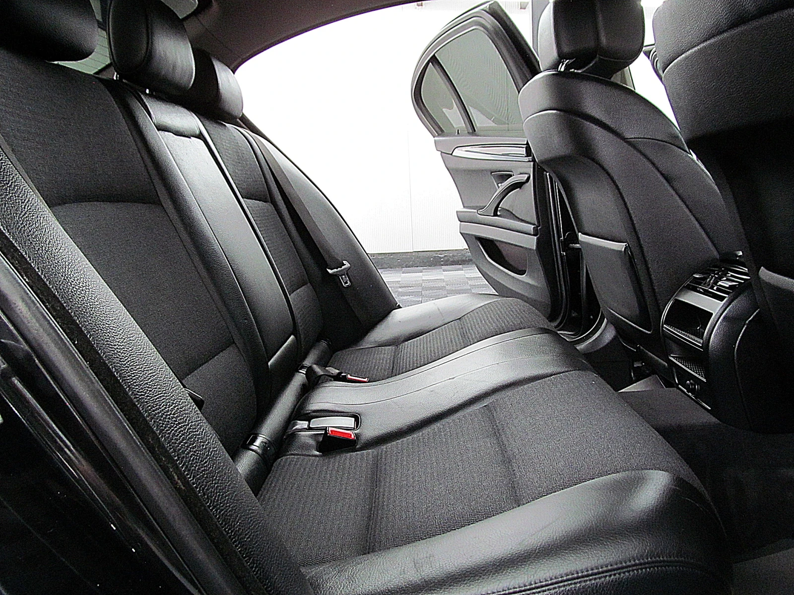 BMW 525 M-paket/START STOP/Keyless/СОБСТВЕН ЛИЗИНГ - изображение 10
