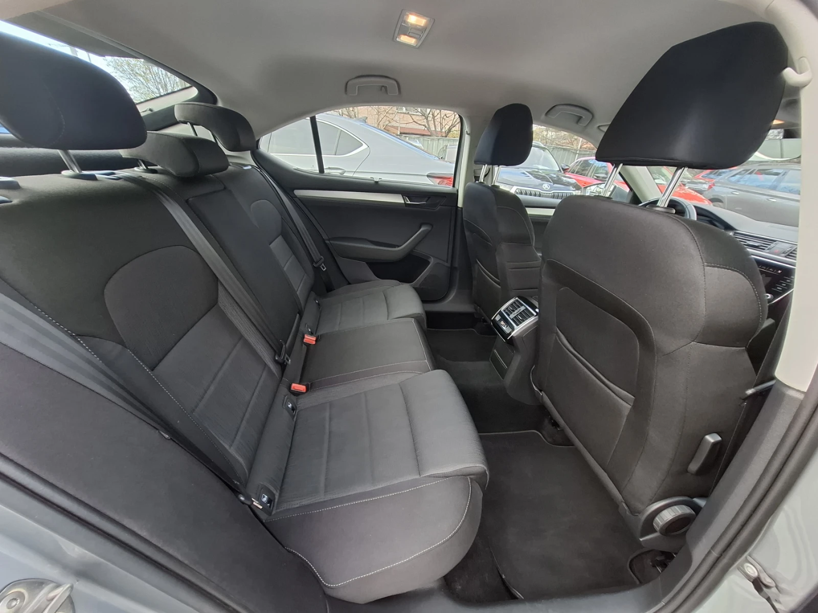 Skoda Superb 2.0TDI 150 к.с. 4X4 - изображение 9