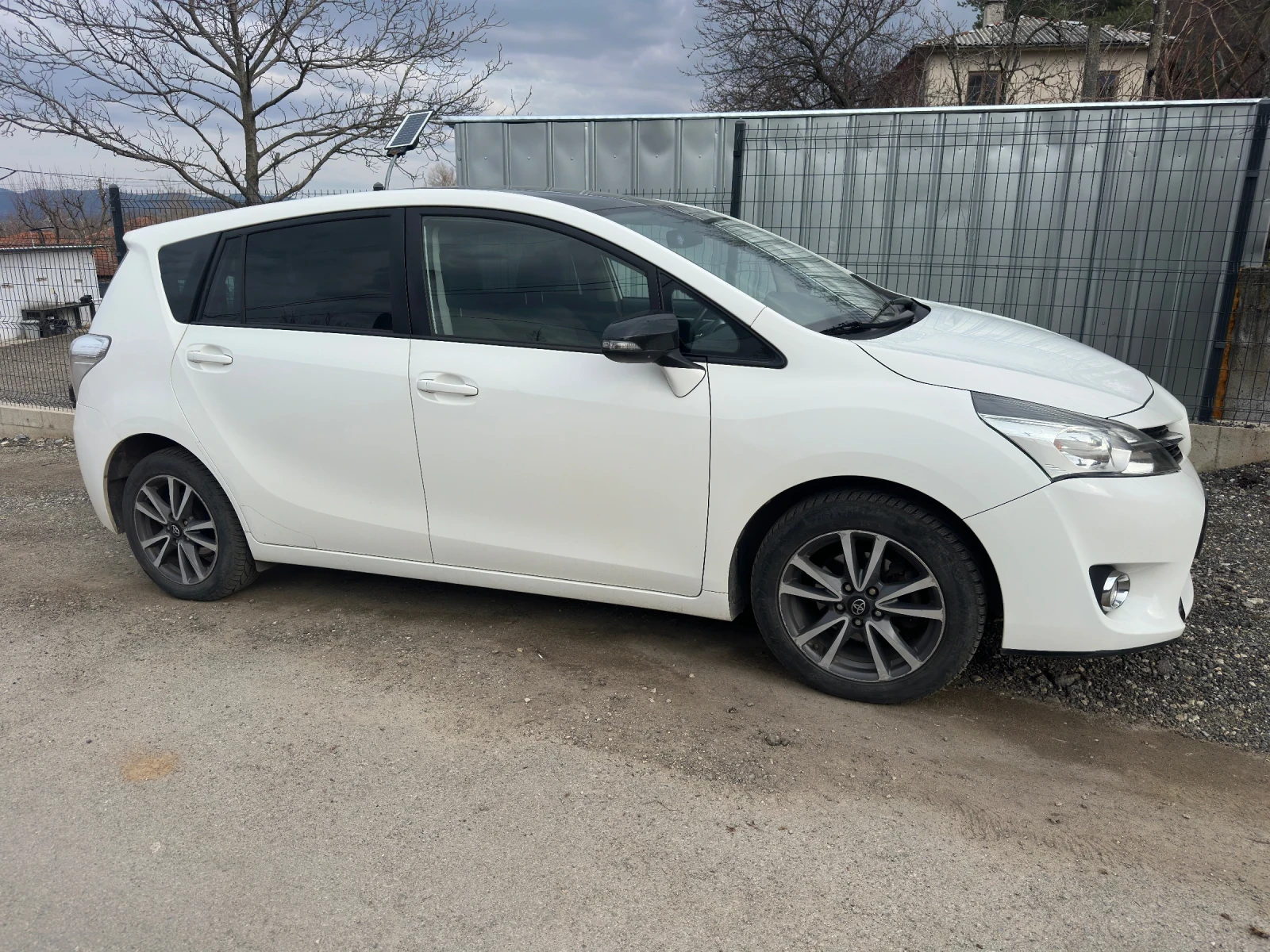 Toyota Verso 1.6 d4d 112кс, снимка 3 - Автомобили и джипове - 53929385
