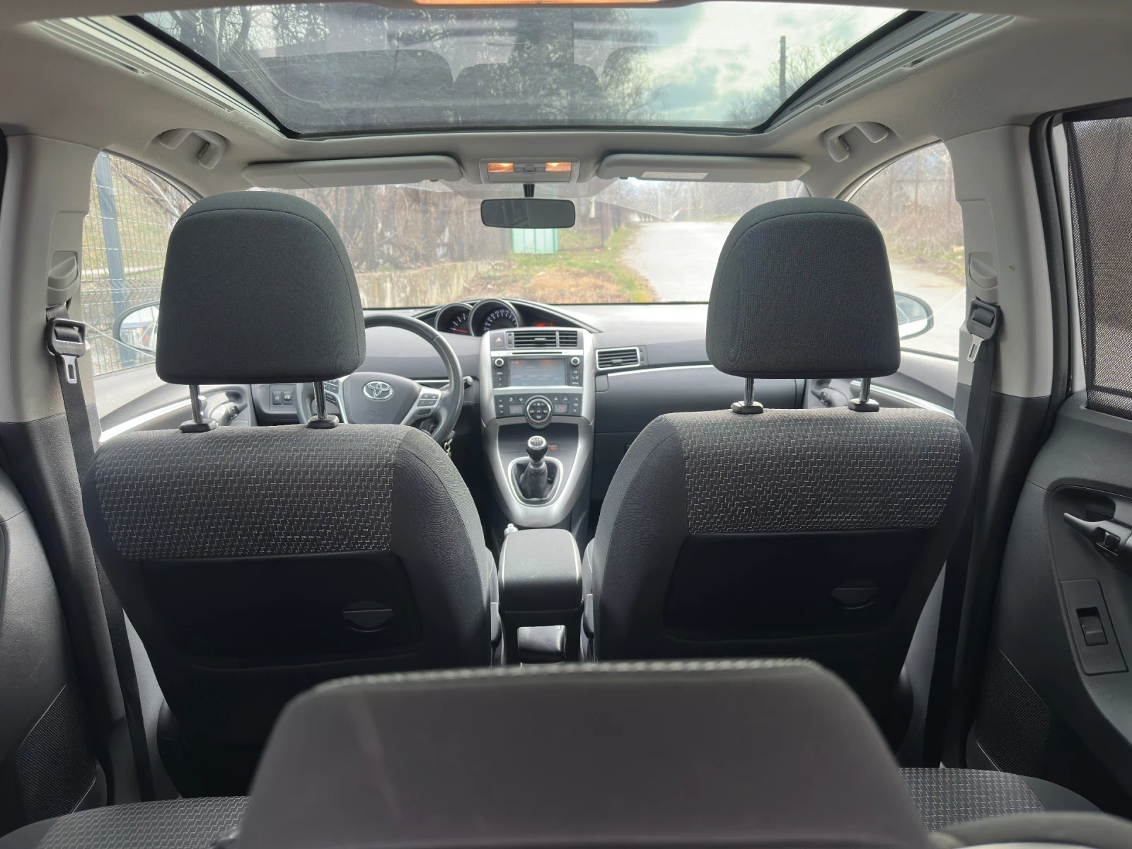 Toyota Verso 1.6 d4d 112кс, снимка 8 - Автомобили и джипове - 53929385